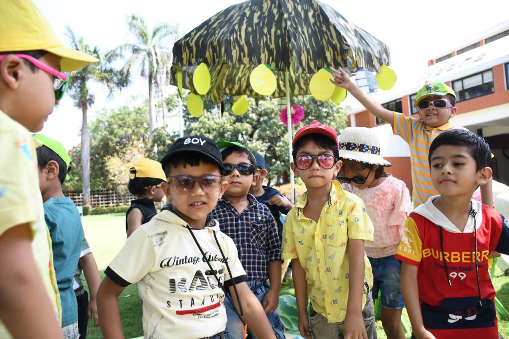 indorepublicsch's tweet photo. 'Everything is fine when there is lemonade and sunshine!'
A lip-smacking Lemonade Making Activity was organised at Indore Public School, Main Campus for the children of Pre-Primary on Saturday, April 15, 2023.

#Lemonade #Making #Activity #Lemons #Sugar #SprinklingSalt #Fun https://t.co/SrE4K6Zw81
