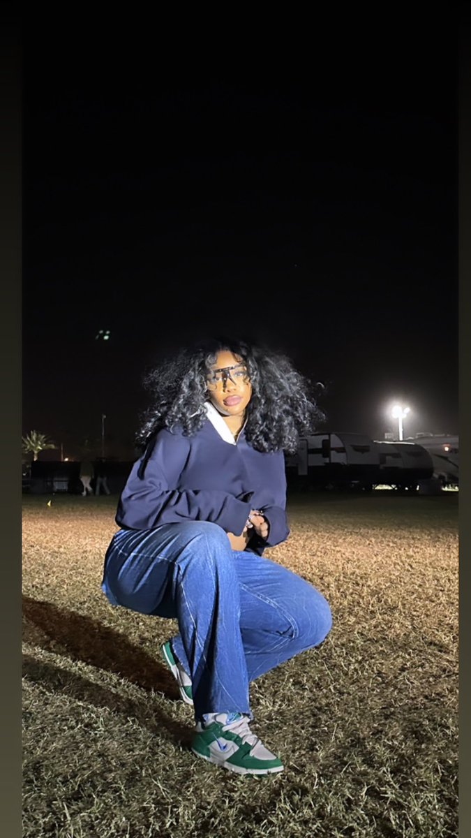sza's tweet photo. Anything for Frankie https://t.co/ZIc6pVL1fO