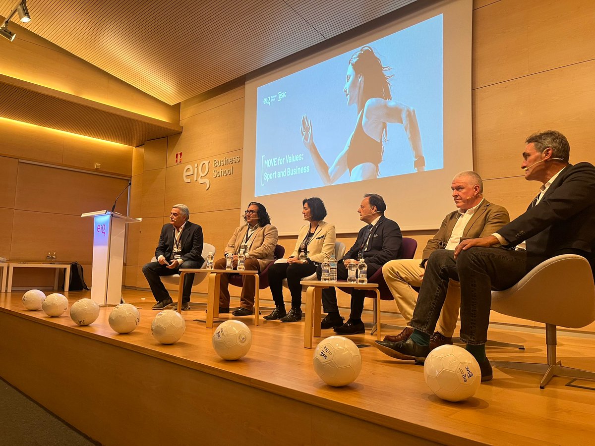 aolivermolina's tweet photo. Un placer estar en la Jornada de Empresa y Deporte, organizada por @eigcampus de Granada, junto a @MariaJoseRienda #AdolfoAldana, @OscarFelipe #IsmaelLópez #JMRiosCorbacho, #JMFernandez #DavidBlanco y el Presidente de Honor del @GranadaCF , #PepeMacanás. Información. Excelencia. https://t.co/mSOJluXpub