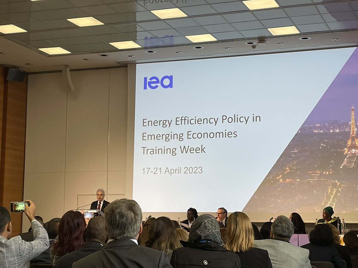 vida_rozite's tweet photo. @IEA #energyefficiency training week for emerging economies where our new batch of 160 policy makers are welcomed by our Executive Director @fbirol and will join our growing alumni of 2000+ efficiency experts. https://t.co/on1jinXxmC