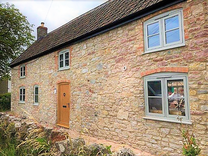 We put the character back into this lovely #Somerset cottage with new high security Agate Grey A+14 #energyrated uPVC Flush Fit #Windows & matching @EnduranceDoors with @securedbydesign..@DuraflexSystems @YaleDWS #ATSocialMedia #Devon #Taunton #Bristol #UKmfg