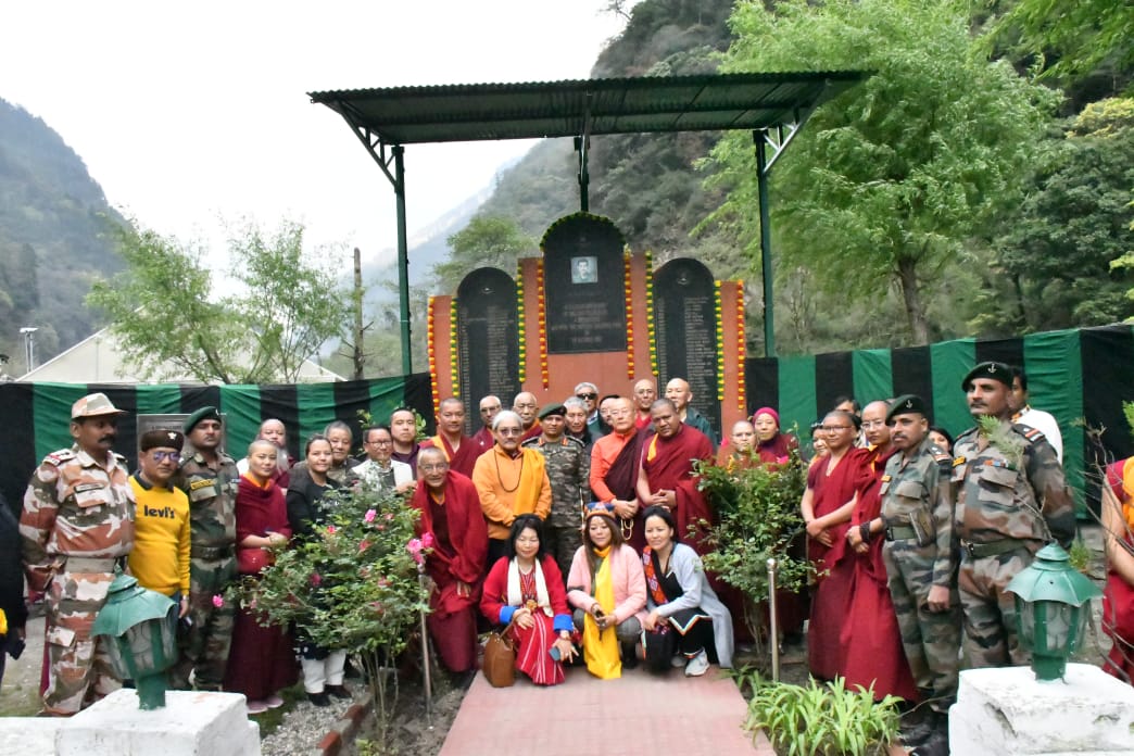 GajrajCorps_IA's tweet photo. #Indian_National_Conference on #Nalanda_Buddhism at #VibrantVillage, #Zimithang. Delegates from all over India offered prayers at #Holy_tree &amp; paid homage at #Surwa_Samba_War_Memorial.
@adgpi
@easterncomd
@MyGovArunachal https://t.co/sKSpNM9wqJ