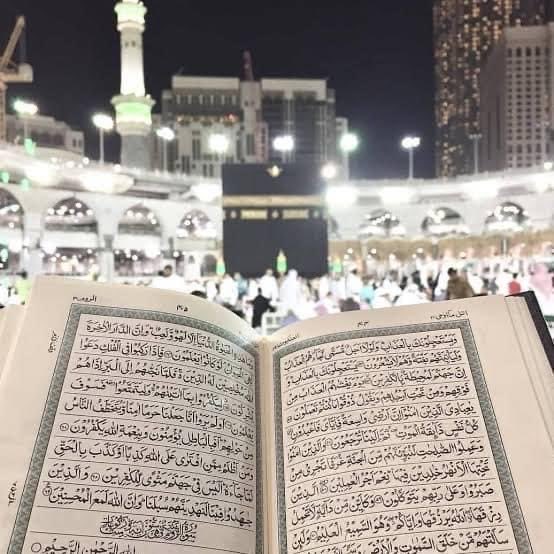 Peygamberimiz Hz. Muhammed (S.A.V) #KadirGecesi'nde şöyle dua ederdi.
"Allah'ım sen affedicisin, affı seversin, beni bağışla"
Rabbim hepimizi affedilen kullarından eylesin inşallah.