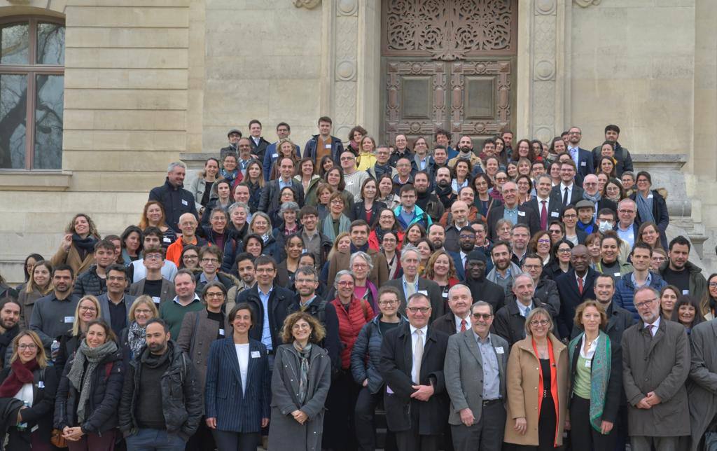 sretailleau's tweet photo. En célébrant son 1 500e lauréat du conseil européen de la recherche (ERC), la recherche française confirme son excellence et l'importance de ses coopérations européennes.

Vive la recherche, vive l’Europe ! 🔬🇪🇺🇫🇷

👉 https://t.co/FcK5rClODO https://t.co/nUP7TqIkoh