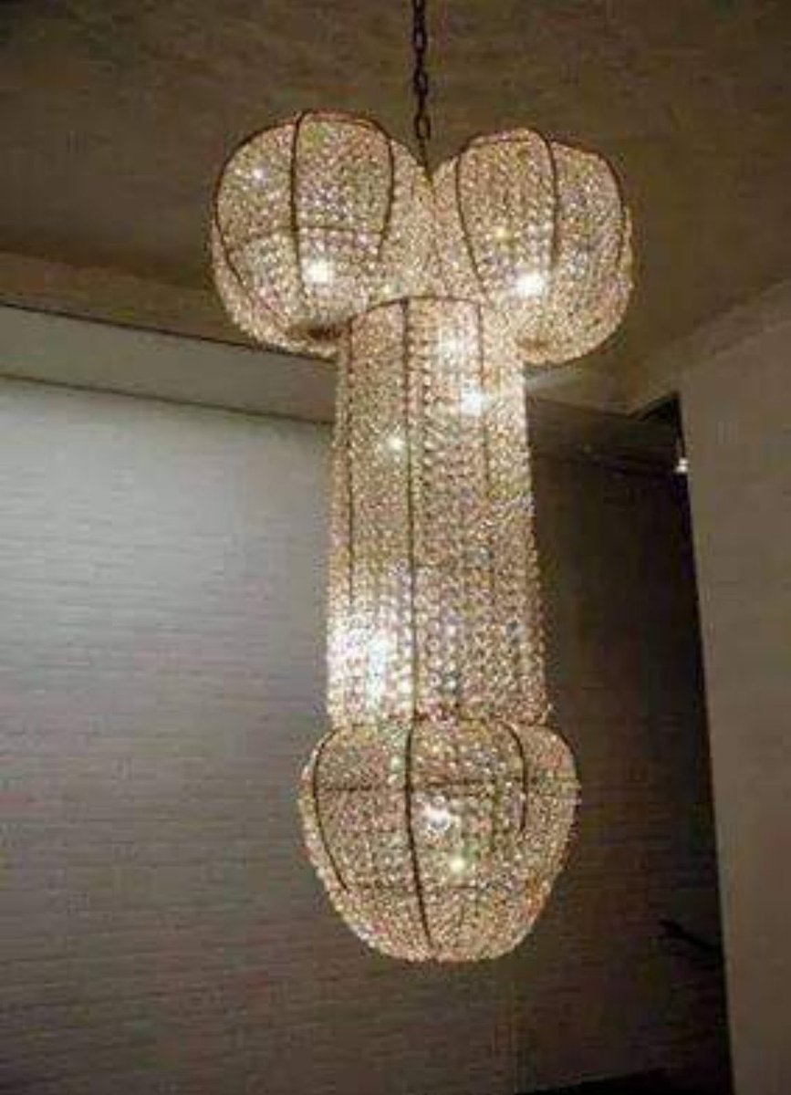 patyfantinati's tweet image. Genteee vazou a Foto do lustre que a Canja comprou pra decorar o palácio do Alvorada é tipo a cara dela 🤭