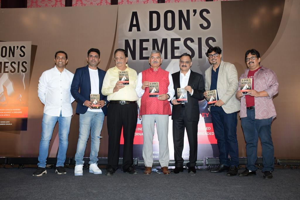rameshlaus's tweet photo. Commissioner of Police Vivek Phansalkar launches Dr. Amar Kumar Pandey’s book A Don’s Nemesis, a detailed operational account of chasing & catching the Don Ravi Pujari. Producer Rakesh Dang & Director Umesh Shukla announce to create a visual experience for the masses to watch!

The project will be produced under the banner Merry Go Round Studios and Seeta Films & Productions PVT LTD backed by Rakesh Dang, Umesh Shukla, Ashish Wagh and Madhukar Verma.

@umeshkshukla @mgr_studios @aashishw17
@seetafilms
@madhukarwriter