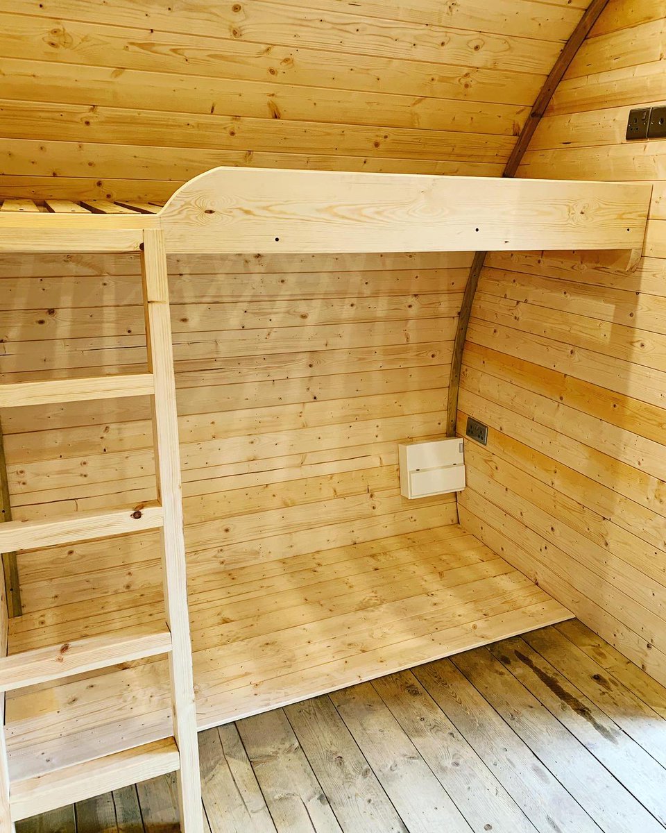 edecksdecking's tweet image. The cutest glamping pod you ever did see! Take a look inside 🏕️⏭️

Amazing job by @mmsheds using products from eDecks! 🛠️

#glamping #glampingpods #diy #gardendiy #holidayhomes #glampingdiy