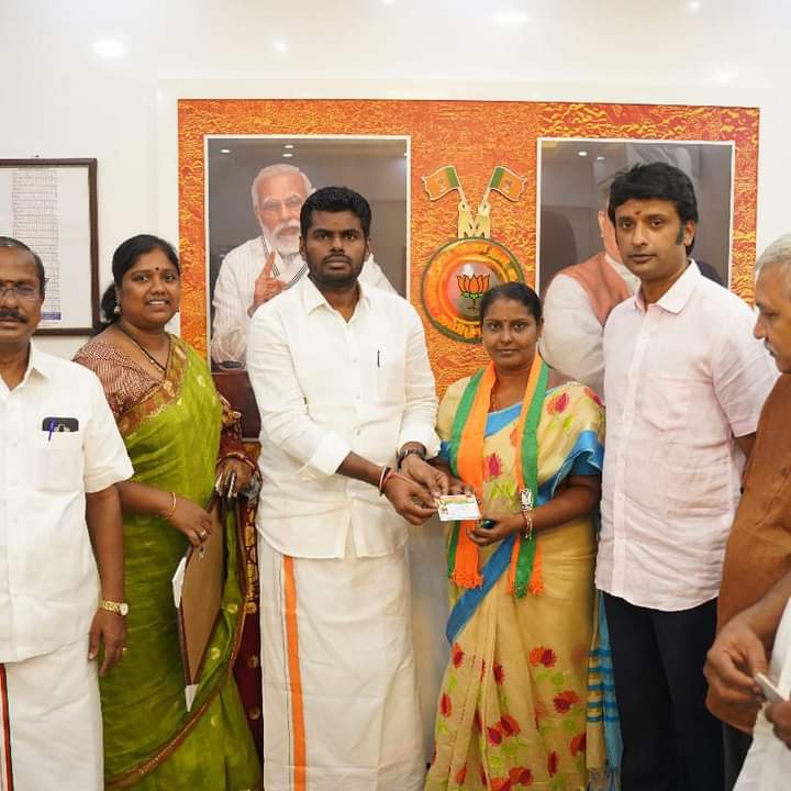BjpGayathri's tweet photo. #NewProfilePic https://t.co/YG1BbbeCWj