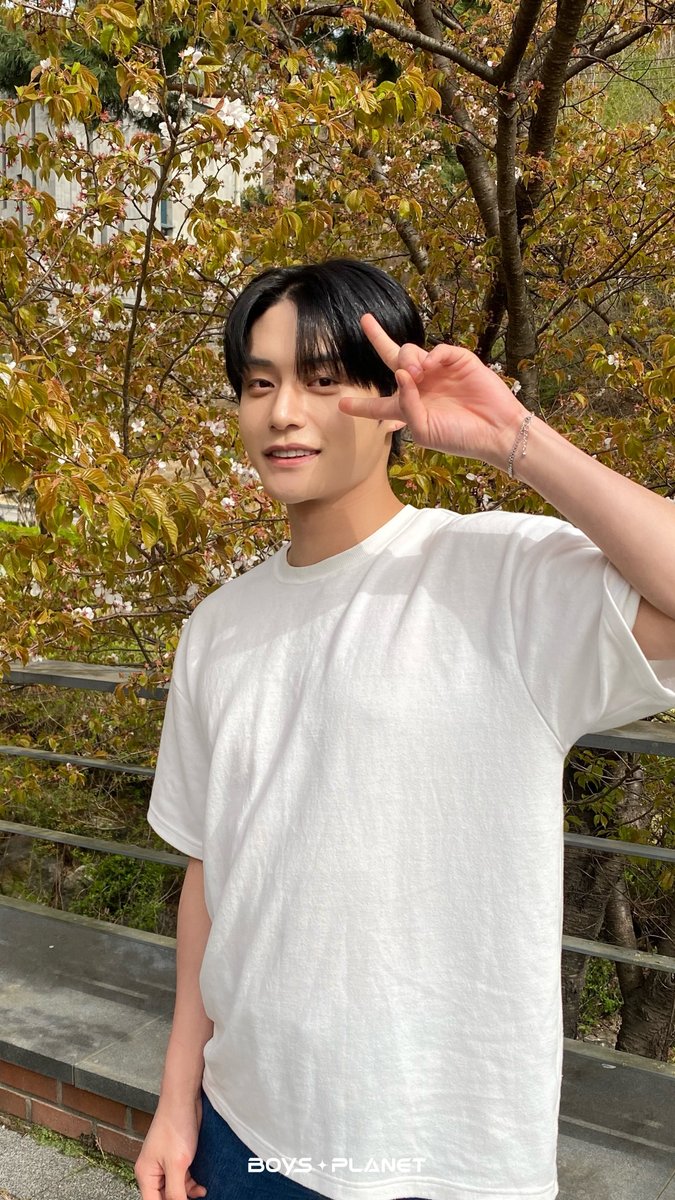 _mnetplanet's tweet photo. #김지웅 | 스타 크리에이터님의 마음을 훔칠 보이즈 플래닛 소년들의 두 번째 남친짤이 도착했습니다 💌

최종 TOP9이 결정되는 파이널 생방송, 잊지 않았죠?
우리 이번 주 목요일에 꼭 봐요 |ૂ•ᴗ•⸝⸝).•❤

〈BOYS PLANET〉
파이널 생방송 4월 20일 (목) 저녁 8시 50분 (KST) https://t.co/eefpl2N6k5