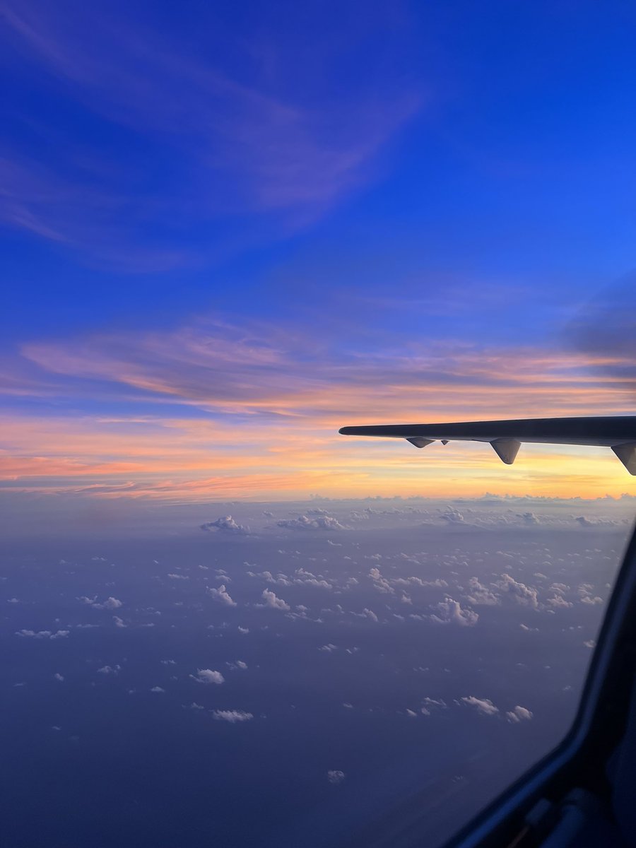 PSirivalu's tweet photo. Caught the End of Twilight from 170,000ft. https://t.co/iLucFxzanT