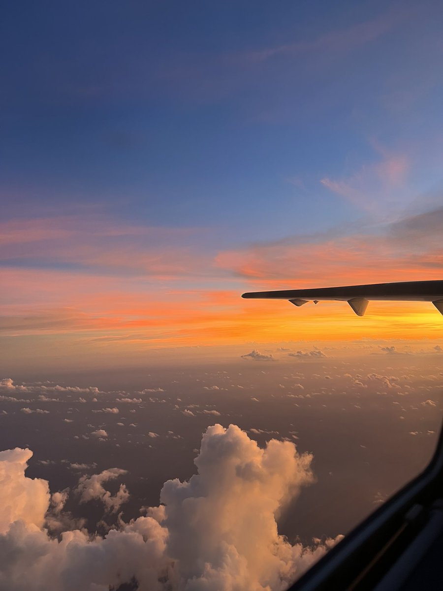 PSirivalu's tweet photo. Caught the End of Twilight from 170,000ft. https://t.co/iLucFxzanT
