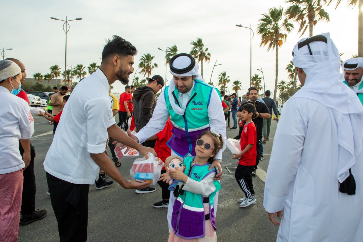 OoredooQatar's tweet photo. ๐ด
We were super-proud to be at Al Duhail Sports Club earlier to distribute Iftar meals as part of the Rafeeq Al-Khair campaign. We are pleased to be the official partner of this charitable initiative, #giving back to our local community.
#ConnectingAndGiving #Ooredoo https://t.co/IhyKEdy8zb