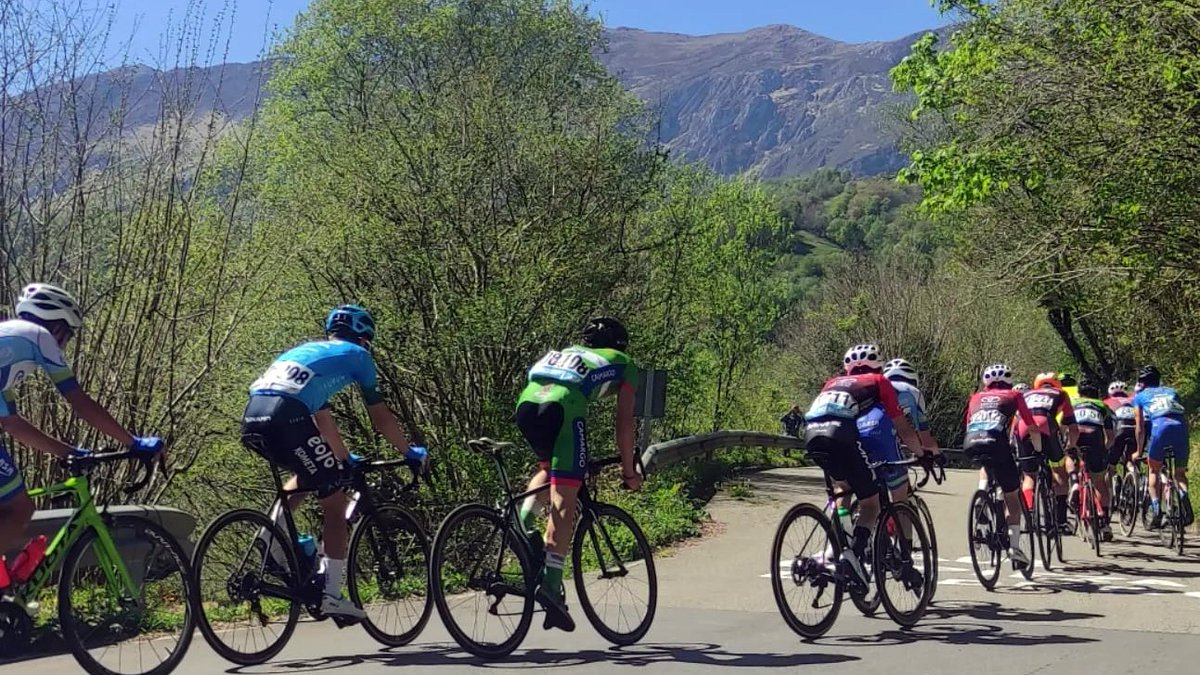 👀 @MarioGmezIgles1 e <a href="/ivannpolo/">Ivan Polo</a> estuvieron en el Trofeo Monte Llosorio.
🔎 Doble ascensión a Viapará, bajo el Angliru.
🥵 "De lo más duro que hice hasta ahora", dice Iván.
🎖️ Mario, séptimo y mejor juvenil de primer año.
📰 eolokometacyclingteam.com/mario-gomez-e-….
#BornFromPassion #EquipoJunior