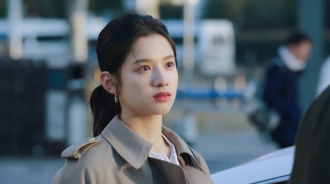 KworldFan's tweet photo. Li Xun really regretted hurting Zhu Yun just because he is so jealous.
They then decide to continue their relationship as 'mere colleagues'.
#ArthurChen #ChenFeiYu #ZhangJingYi
#LiXun #ZhuYun #LighterAndPrincess
#Memorablescenes https://t.co/J2xvVAK8I3