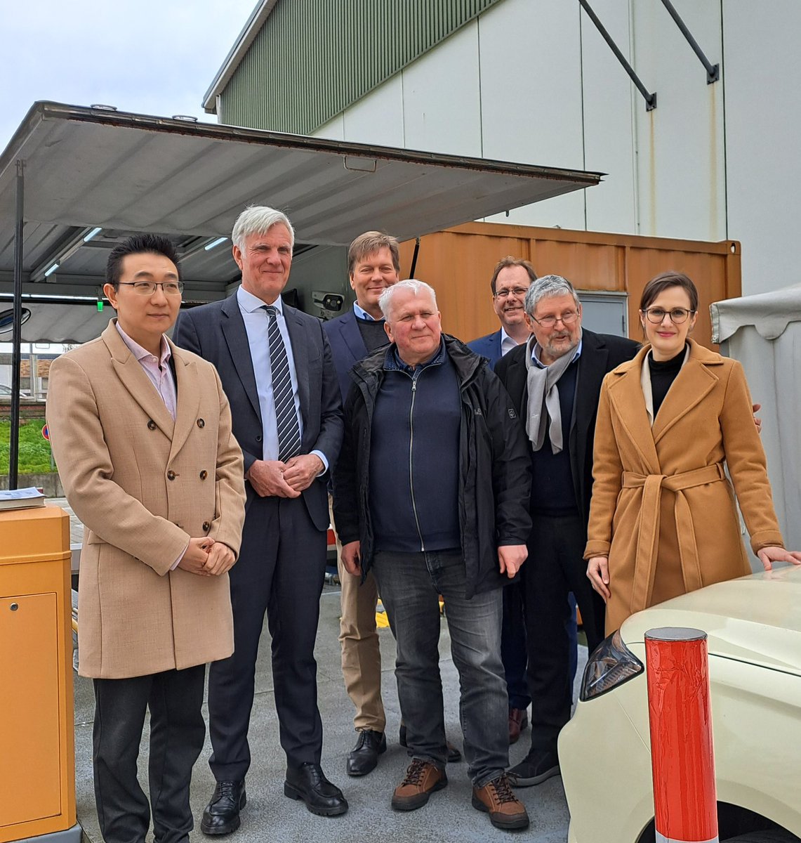 InfraDianba's tweet photo. Zukünftig werden unsere #Batteriewechselstationen #Batteriewechsel anbieten, und zudem mit 4-6 DC-#Ladepunkten (240 kW) ausgestattet sein. Diese Multi-Use-Station wird auch ein wichtiger Bestandteil unseres #Berliner Großprojekts zusammen mit Agrasolar Europe sein.
2/3 https://t.co/gH8qiHMutA