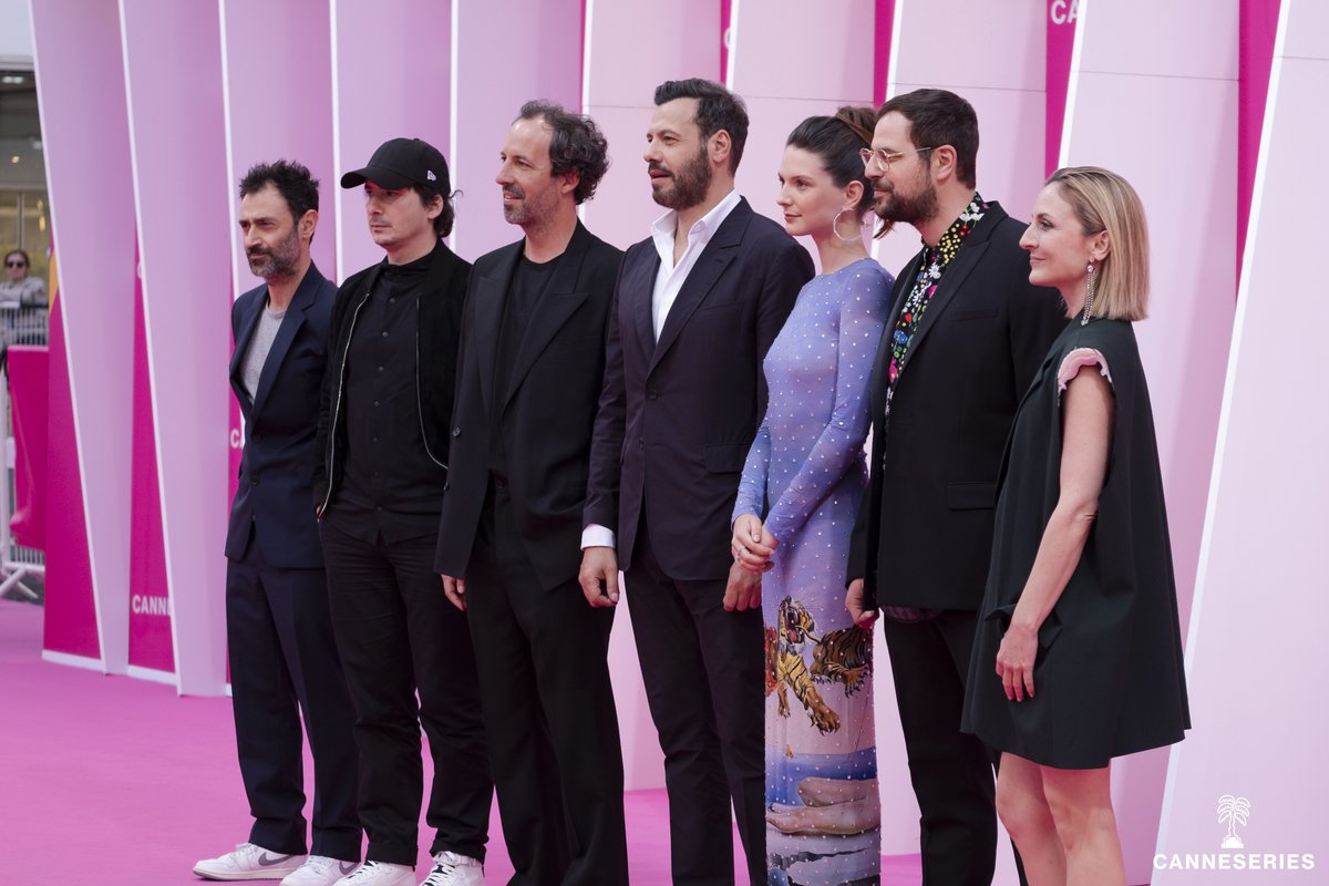 La série en Compétition Tapie sur le tapis 😉 😂  #CANNESERIES 

📸  <a href="/MathildeAudoire/">Mathilde</a>