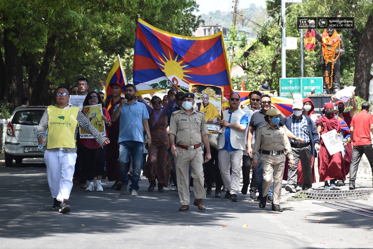 VOT_Tibetan's tweet photo. Peaceful protest rally held in Dharamshala against 'attempts' to tarnish His Holiness the Dalai Lama's image. The rally was jointly organised by by Tibetan Youth Congress along with student groups from Spiti, Kinnaur and other Himalayan regions.
#dalailama #dharamshala https://t.co/zGz9lDnArE