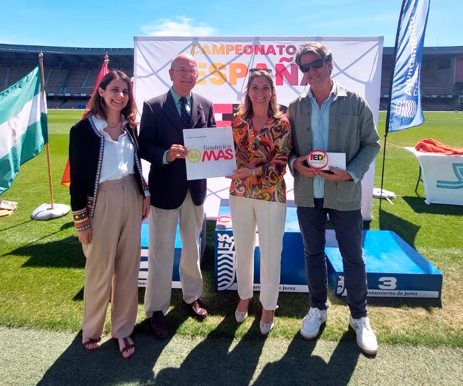 SomosFundMAS's tweet photo. Comenzamos la semana apoyando el Campeonato de España de Atletismo para deportistas con discapacidad intelectual impulsado por
@Fanddiandalucia.
Agradecemos a #FANDDI su labor de inclusión social y reconocimiento a #FundaciónMAS durante el acto👉https://t.co/xW1gchrHBp https://t.co/bLxdNH2Aje