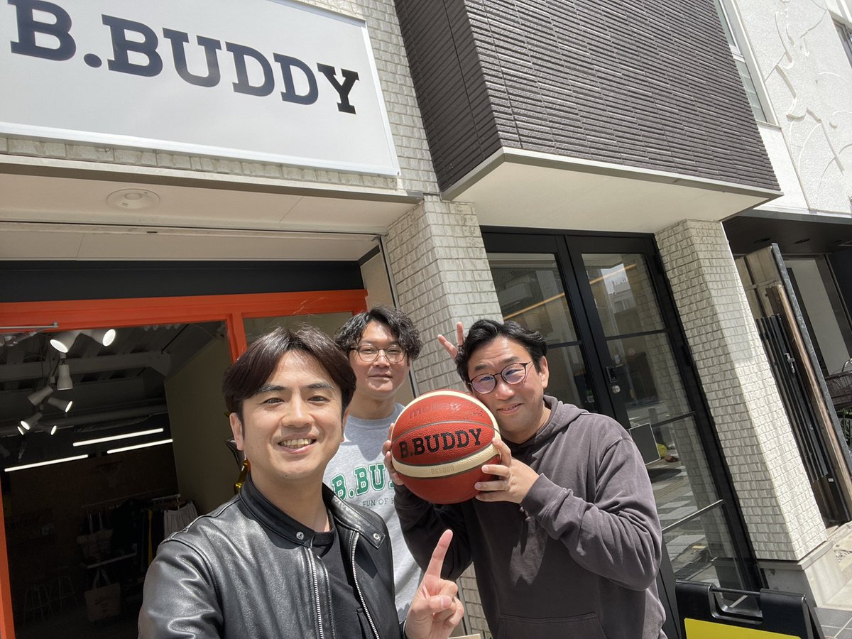 MITSUSYA's tweet photo. 吹田の竜ちゃん(右)と、
その兄貴こーいち(中央)
スルーせず、サプライズで顔出して来ました🏀
#BBUDDY #満田のくせに https://t.co/7dQVPp2TVB
