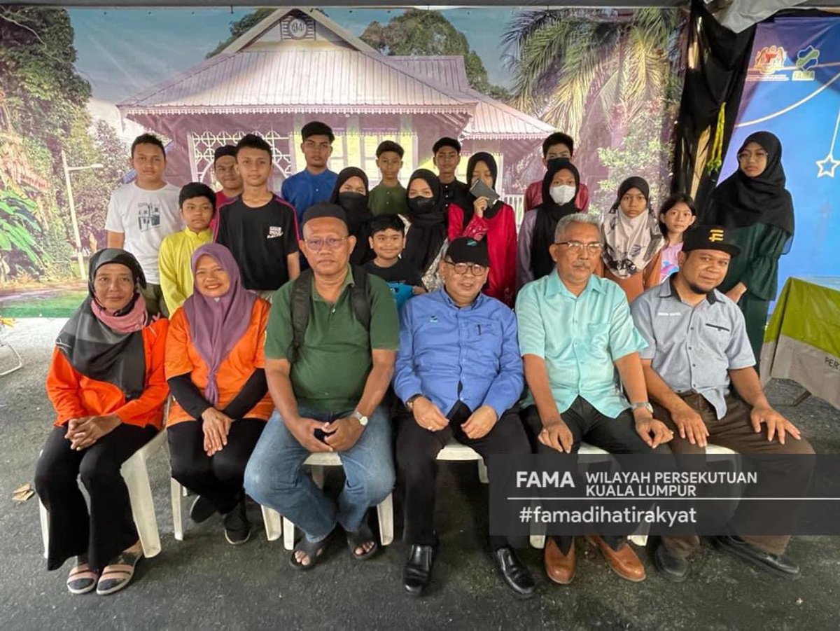 Fama_WilayahKL's tweet photo. 16 April 2023 | Ahad | Pasar Tani Bukit Angkasa | Program Syawal Madani FAMA Wilayah Persekutuan Kuala Lumpur |

Majlis telah disempurnakan oleh YBrs. En. Noh Bin Nik Wan, Pengarah FAMA Negeri WPKL. https://t.co/QnB7t2yWYd