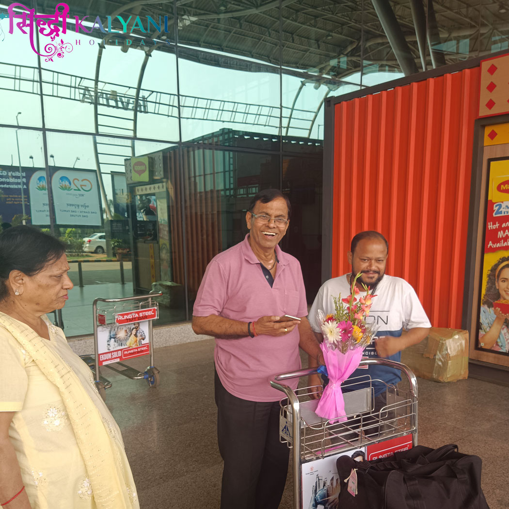 Siddhi_Kalyani's tweet photo. Warm welcome ๐ท๐ท to ๐ ๐ฟ.๐๐ฎ๐ซ๐๐ง๐๐ซ๐ ๐๐ฎ๐ฆ๐๐ซ ๐๐ฆ๐ ๐๐ข๐ง๐ ๐ก and his ๐ณ๐ฎ๐บ๐ถ๐น๐ at Bhubaneswar from ๐ด๐๐๐๐๐ (๐ผ๐ท) with Odisha Golden Triangle Tour Package.
๐ท ๐-๐๐ข๐ ๐ก๐ญ๐ฌ ๐-๐๐๐ฒ๐ฌ
#golden_triangle_tour #travel #tourism #konark #siddi_kalyani_holidays https://t.co/QPuWjiJw9v