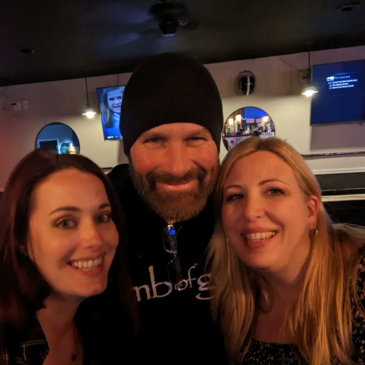 CranberryJessC's tweet photo. @DemmelitionMH you made my trip.  Such a pleasure to meet you with @juicy_pigeon ❤️ https://t.co/Q0SPrxNgO7