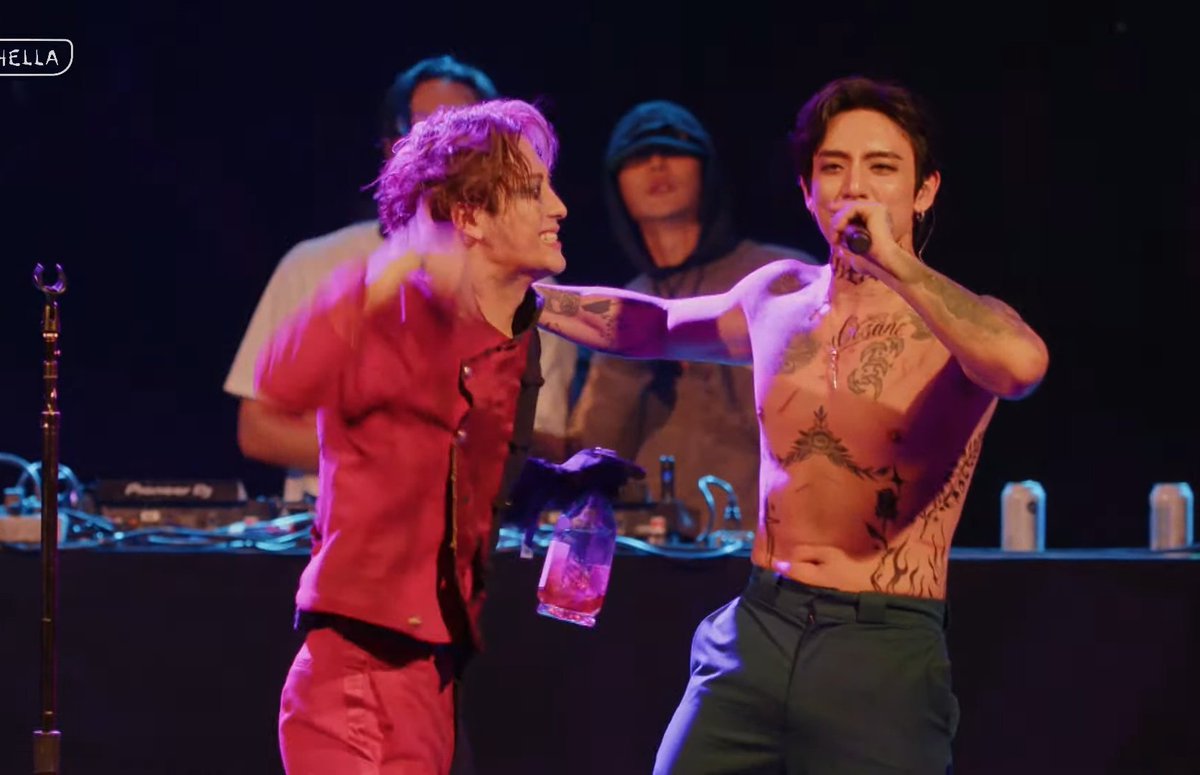 its_bayb's tweet photo. @JacksonWang852 with IAN 😭
#DPRCHELLA https://t.co/45SRfQ8KaL