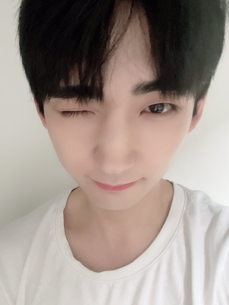 힘내서 월요일 스타트!!
오늘 Hola도 나온다구✊

#BXB #비엑스비 #HYUNWOO #현우