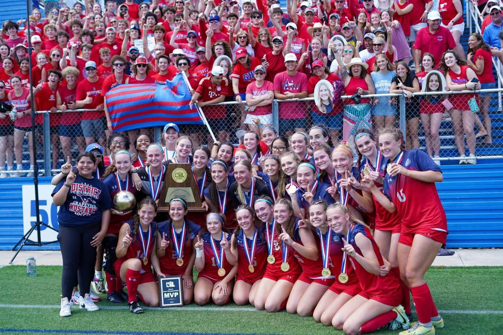 jenna_leverett's tweet photo. A perfect ending to the best four years. I have nothing but love and respect for all of my teammates and coaches, and I’m incredibly thankful for this program and the lifelong friendships, valuable lessons, and pure joy that came with it. #STATECHAMPS #onemustang❤️ #25out https://t.co/FaTB5PO6GQ