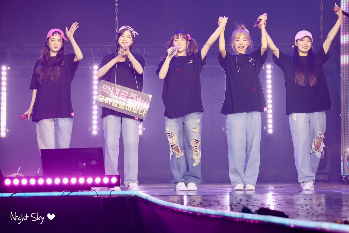 230416 #Apink FANCONCERT #Pink_drive in Seoul 

빛나는 그대들 우리의 청춘을 빛내주셔서 고마워요
#앞으로도_에이핑크_앞으로도_판다
#에이핑크 #박초롱 #윤보미 #정은지 #김남주 #오하영 

<a href="/Apinkpcr/">박초롱</a>
<a href="/Apinkybm/">윤보미</a>
<a href="/Apinkjej/">정은지</a>
<a href="/Apinkknj/">김남주</a>
<a href="/Apinkohy/">오하영</a>