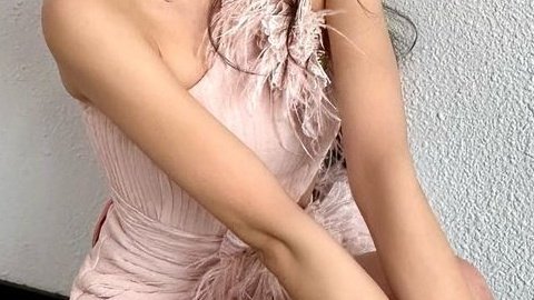 sooyabels's tweet photo. The face, the body, the nails https://t.co/LigEOLsQAa