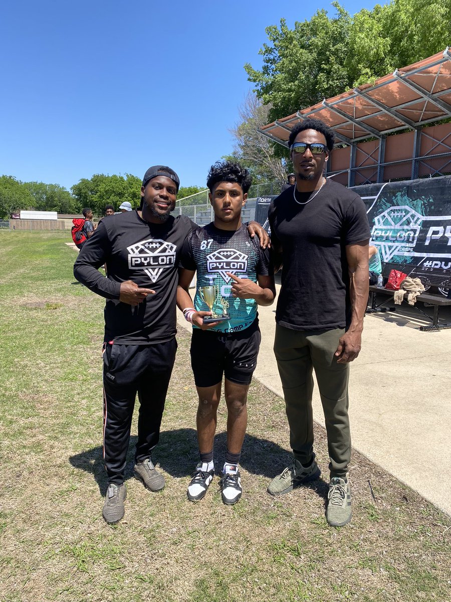 ZayDelgado15's tweet photo. What a day today . Learning from great coaches /trainers and former Players . Bless to have this opportunity. coach Banks and Coach Quincy🙌🏽.Earning top Performer at DB 💪@pylontcs @CoachButler5 @ForwardAthletes @RStade34 @TaftRaider @flash_feet @2107v7 https://t.co/RtnUNn9ZfI