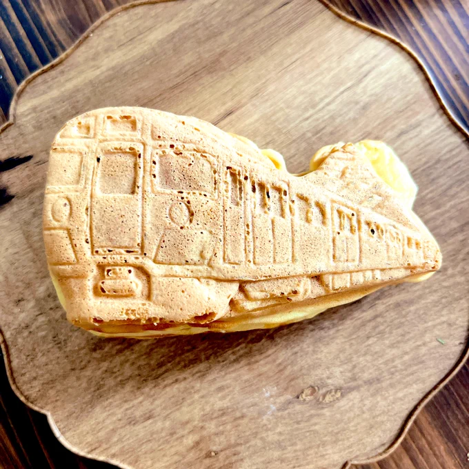 用事で出たので西武電車焼き(チョコクリーム)買ってきた 