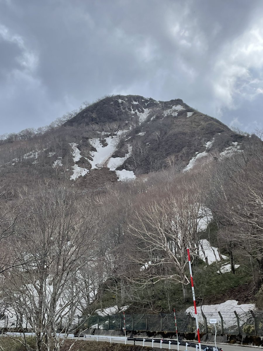 KENGAMES15's tweet photo. 本日13時頃、磐梯吾妻スカイラインをロードバイクで登頂しようとしたが、夜間でなくても路面凍結のため通行止めとなっていた。
5月に再チャレンジしようと思う。 https://t.co/A2eQSYH3tA
