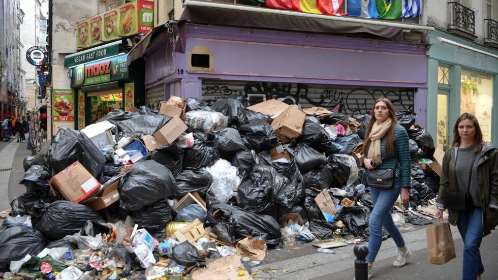 𝕕𝕖𝕝, Killswitch Engineer on Twitter "Garbage collectors in Paris to
