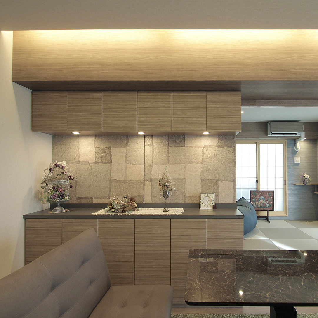 Recreate_inc's tweet image. KYOTO IZUMIの和モダンな壁紙✨

街全体が歴史アートにくるまれている京都、大好きです💜

街の名前がついた壁紙&quot;御室&quot;
リネン織物を組み合わせているのだそう。

御室といえば仁和寺の桜🌸
まだ咲いてるかわかりませんが、
GWまで開催してる花まつり💐
いってみたいです。

#Recreate #インテリア