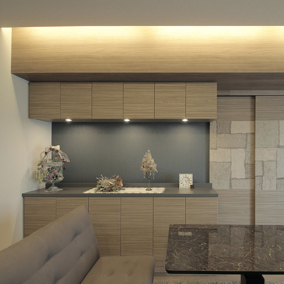 Recreate_inc's tweet image. KYOTO IZUMIの和モダンな壁紙✨

街全体が歴史アートにくるまれている京都、大好きです💜

街の名前がついた壁紙&quot;御室&quot;
リネン織物を組み合わせているのだそう。

御室といえば仁和寺の桜🌸
まだ咲いてるかわかりませんが、
GWまで開催してる花まつり💐
いってみたいです。

#Recreate #インテリア