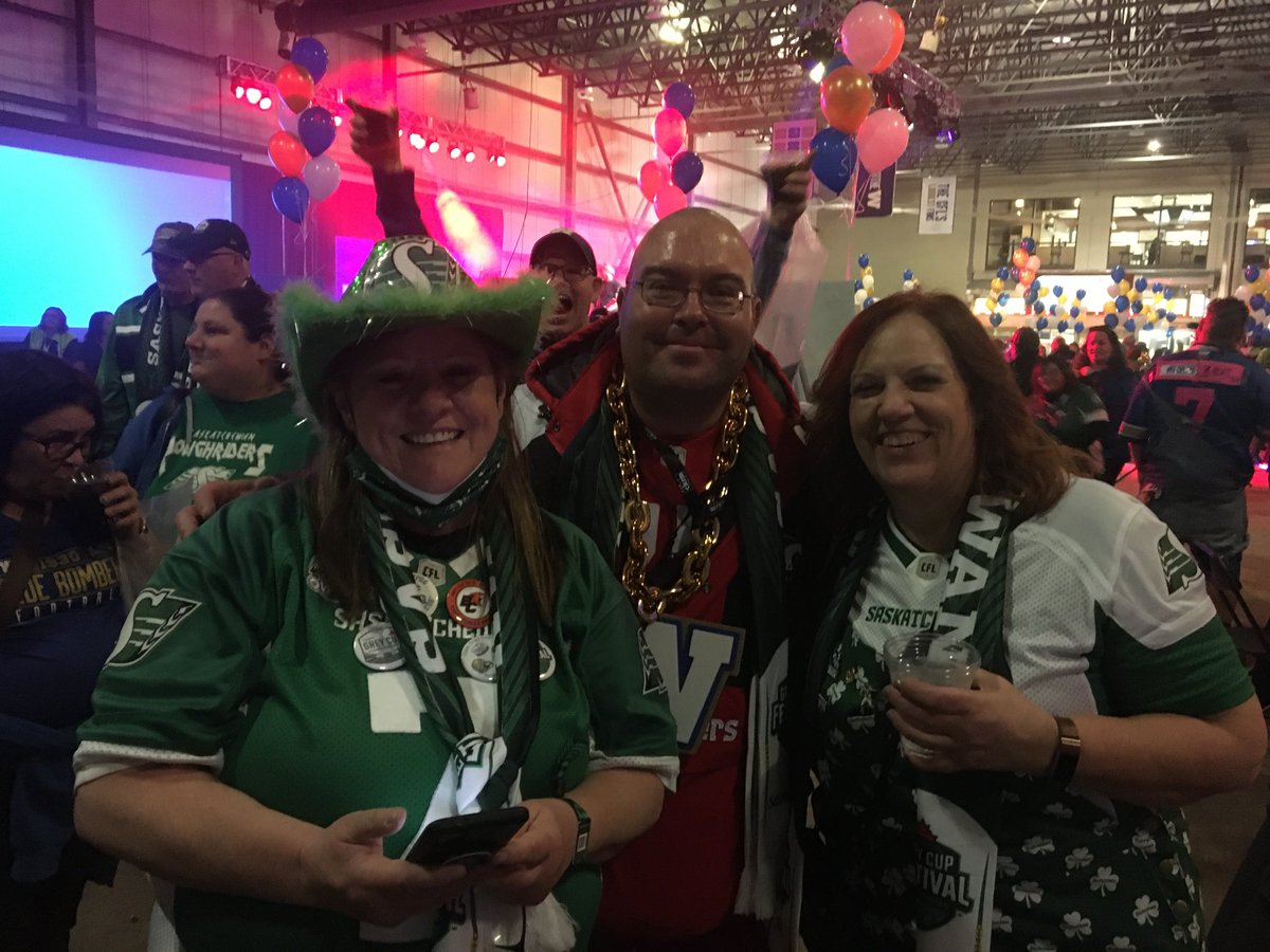 FedunJamie's tweet photo. I’m with ⁦@GreyCupBound⁩ ⁦@JaniceOwen⁩ ⁦@bluebomberwoman⁩ ⁦@chantille2004ca⁩ ⁦@tasha_scho⁩ ⁦@TheElksHerd⁩ ⁦@MykAussie⁩ #howICFL https://t.co/93ZmY7hwNW