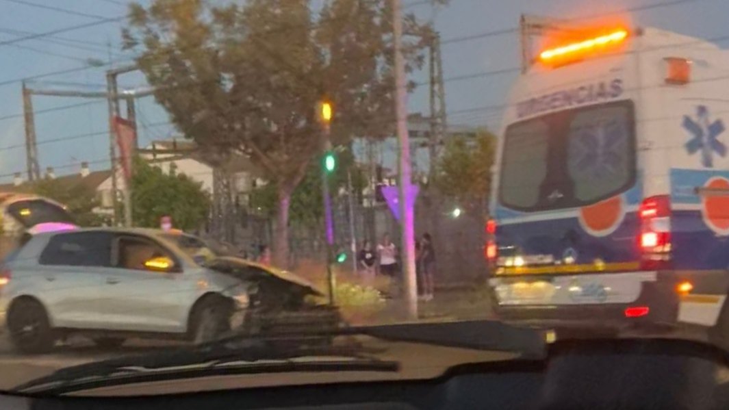Trabajadores Ambulancias Afectados UTE SSGA y MP (@taussgamp) on Twitter photo ⚠️ Importante ⚠️
Un T.E.S. tras 36 horas al volante ha tenido un accidente haciendo un traslado urgente al hospital.
El centro de gestión de los recursos de urgencias <a href="/061EPES/">@061Andalucia</a> tiene registro de todo.
¿Lo solucionamos hoy o seguimos poniendo en riesgo la vida de personas? ⚠️ Importante ⚠️
Un T.E.S. tras 36 horas al volante ha tenido un accidente haciendo un traslado urgente al hospital.
El centro de gestión de los recursos de urgencias <a href="/061EPES/">@061Andalucia</a> tiene registro de todo.
¿Lo solucionamos hoy o seguimos poniendo en riesgo la vida de personas?
