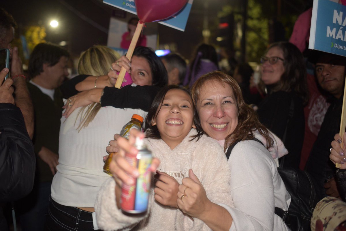 nadiajmarquez's tweet photo. ¿Felices? Siiiiiiiiií!!!!!!!
¿Costó? Puffffff!!!!
¿Falta? Seeeeeeeeee!!!!!
Vamos @Rolo_Figueroa https://t.co/0cE99CP9vT