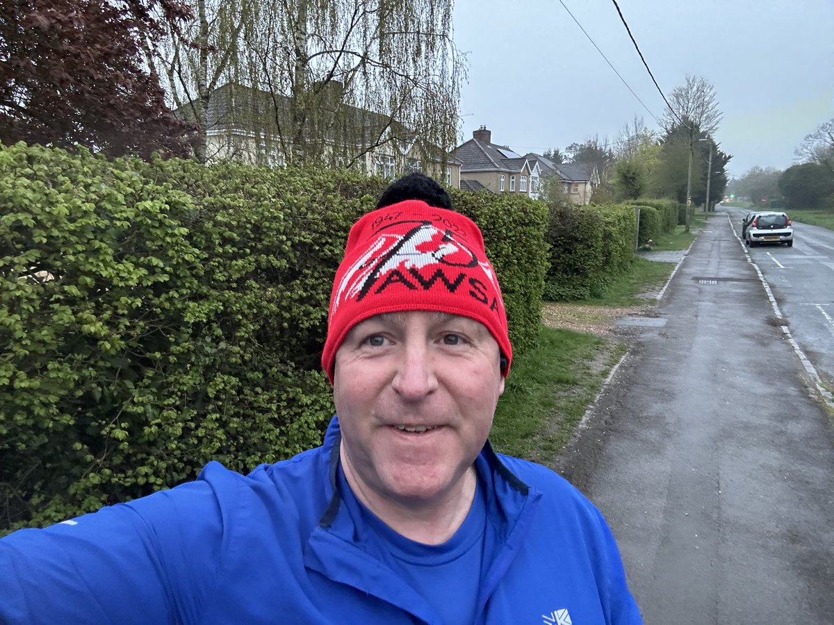 Crafty_General's tweet photo. @AWSAnews head wear for this morning; it’s a little wintery out there. Nonetheless, the morning is brighter with ‘the red corpuscles chasing the white corpuscles!’ #LestWeForget #Resoect #Sacrifice #NeverWalkBy #Running #Melksham #FightForYourDreams #Wiltshire #LiveForSomething https://t.co/L5mDad7hKW