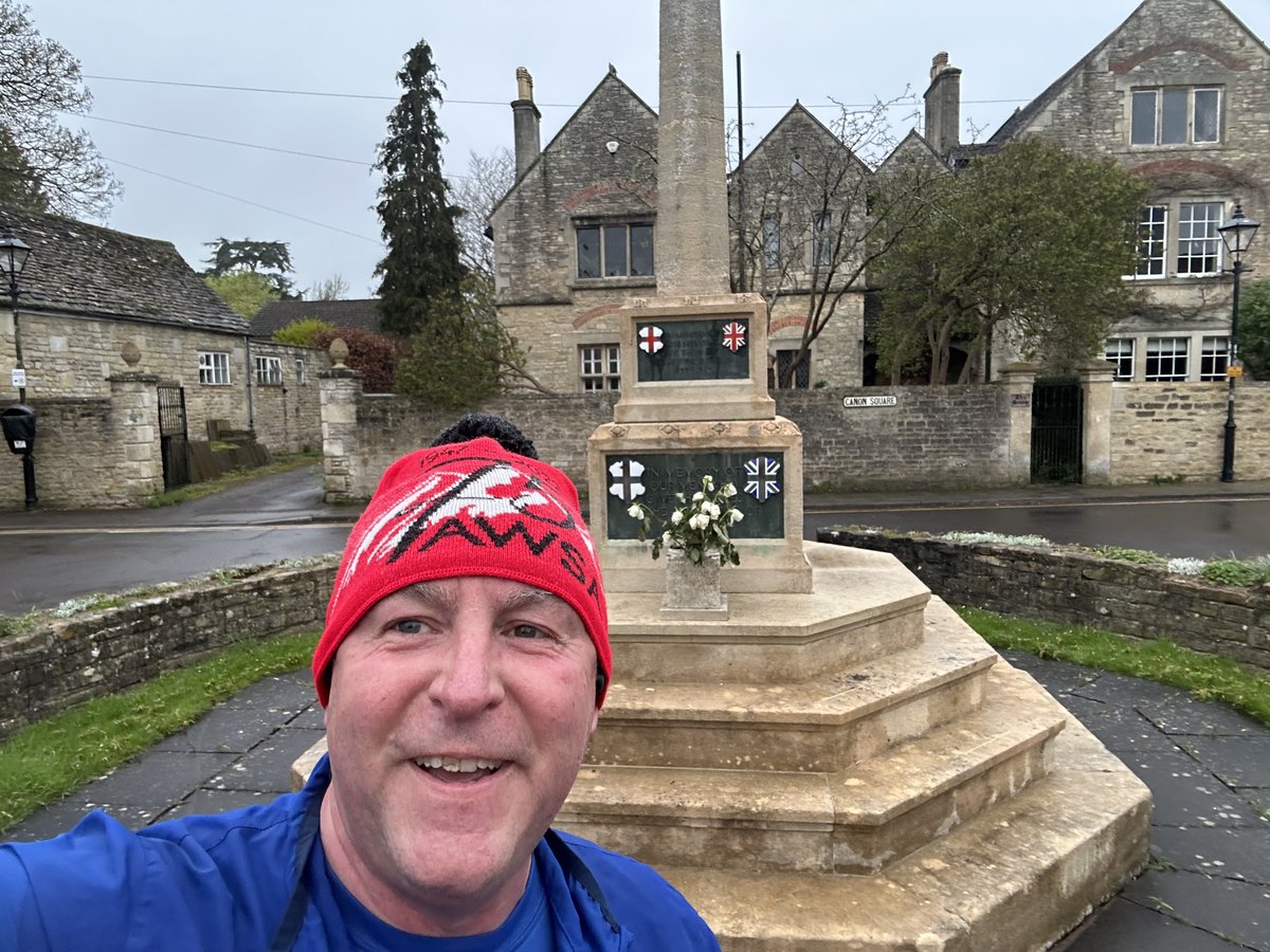 Crafty_General's tweet photo. @AWSAnews head wear for this morning; it’s a little wintery out there. Nonetheless, the morning is brighter with ‘the red corpuscles chasing the white corpuscles!’ #LestWeForget #Resoect #Sacrifice #NeverWalkBy #Running #Melksham #FightForYourDreams #Wiltshire #LiveForSomething https://t.co/L5mDad7hKW