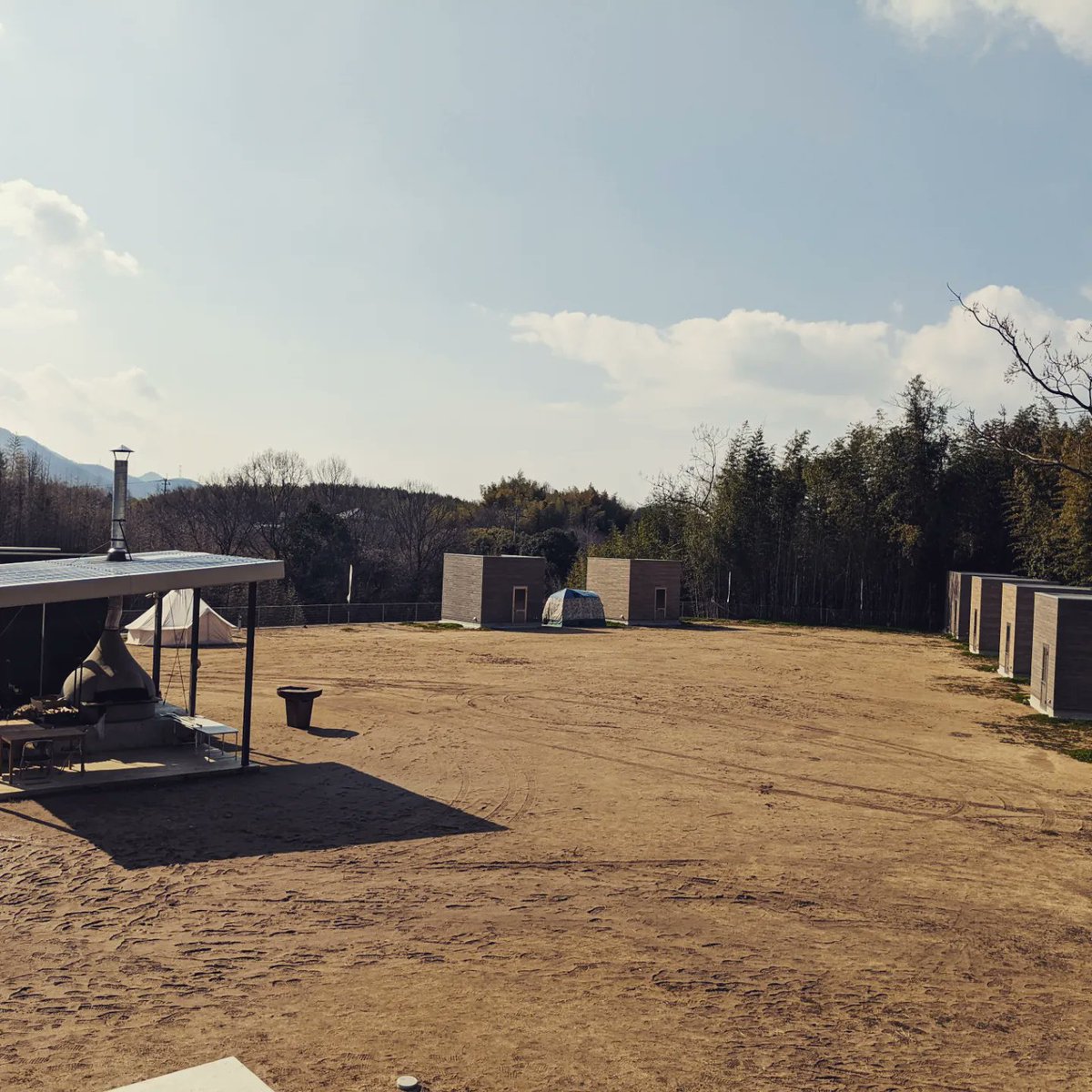 AskiaCamp's tweet photo. ⋱ 丘の上の #CAMPBOX ⋰
#竹の階段 が完成👏🏻 ̖́-
アスキアの周りには竹がいーっぱい!
それを活用して竹階段を作成しました!
唯一の #プライベートキャンプサイト ✨
眺めもよくて夕日が綺麗に見えます👀
ゆったりとした時間をお過ごしできます♡
中々の居心地なんです!
#キャンプ場 https://t.co/hvpUwVaHDc