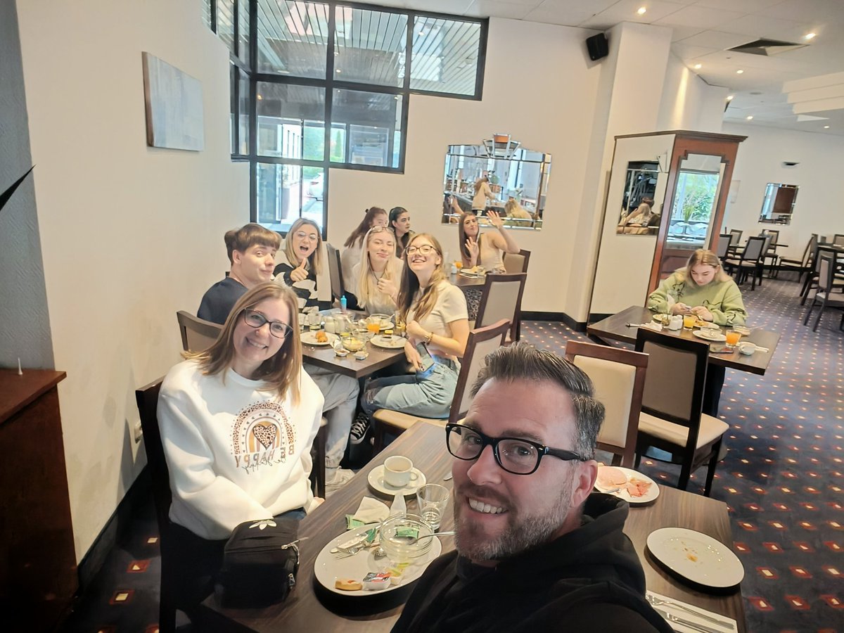 adam_phillips4's tweet image. Group breakfast before our first day in college. 
#erasmus23 #mettmann