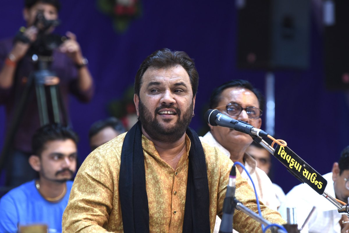 KirtidanGadhvi's tweet photo. Lok Dayro at Devgam, Gondal, Rajkot
#dayro #lokdayro #santvani #devgam #kirtidangadhvi #kirtidangadhviofficial https://t.co/I1Q035ljh0