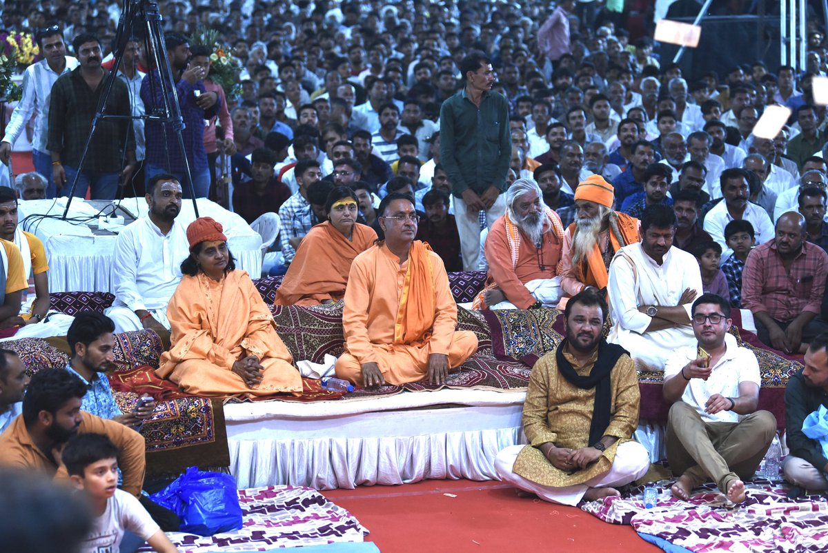 KirtidanGadhvi's tweet photo. Lok Dayro at Devgam, Gondal, Rajkot
#dayro #lokdayro #santvani #devgam #kirtidangadhvi #kirtidangadhviofficial https://t.co/I1Q035ljh0