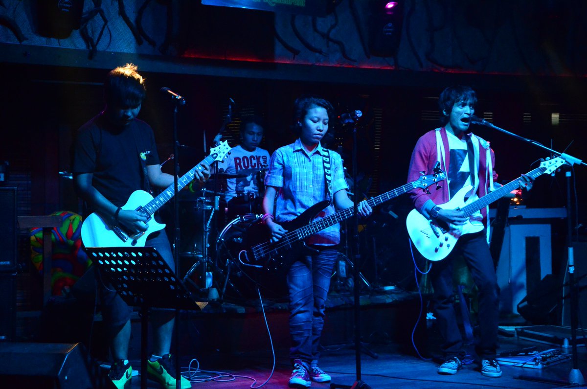 The MASH tweet media