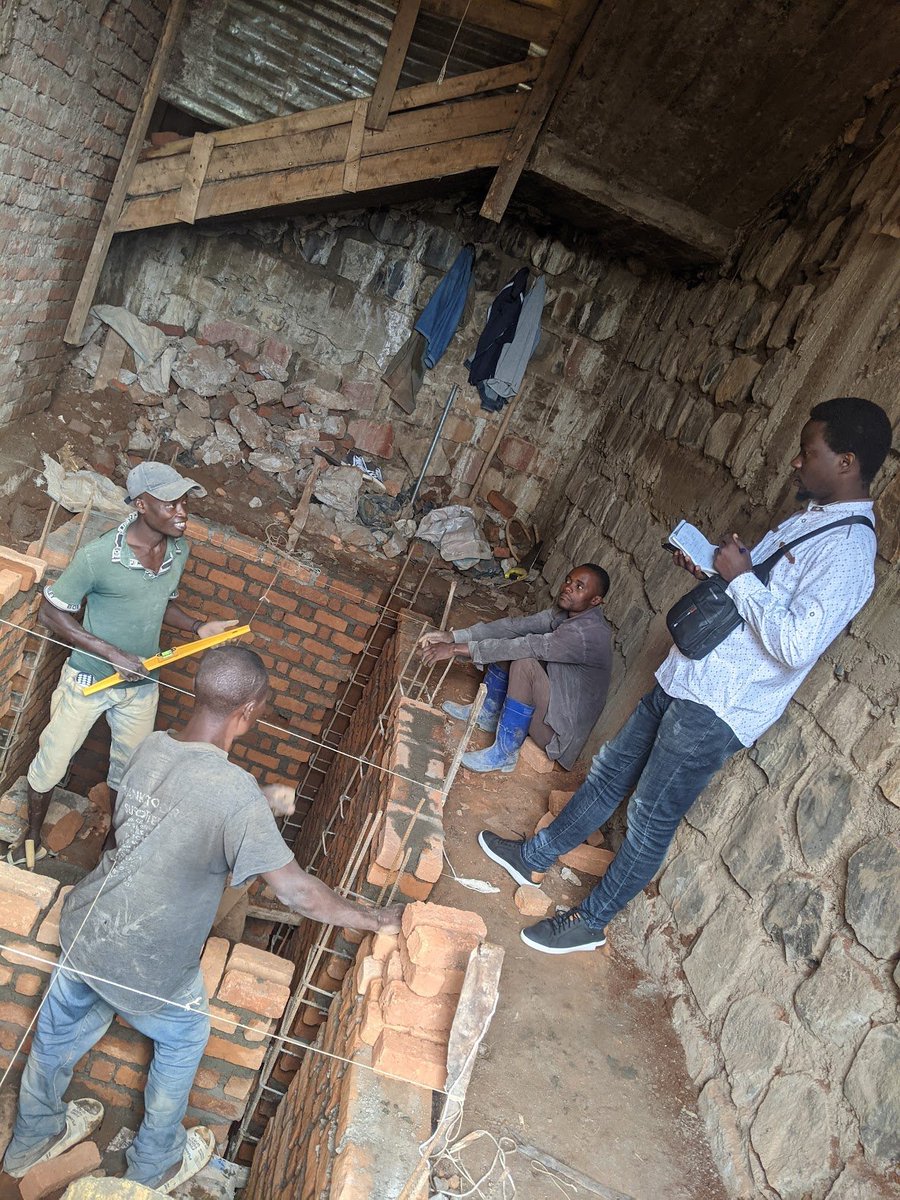 BossissiNkuba's tweet image. After 1.5 weeks of preliminary field work, we&apos;re starting the analyses today😃. Rendez-vous in 11 days for the formal project launch. Thanks to all the workers, traders, drivers, middlemen, etc. who taught us their work. Can&apos;t be more proud to be in this amazing TEAM, @CegemiUcb!