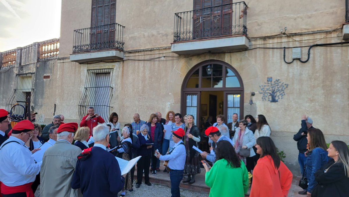 3TombsDespi's tweet photo. Aquest cap de setmana els #3TombsDespi hem fet costat al #cordelaflora  gaudint de les #caramelles 
@Federacio3tombs 
@3TombsDespi 
@AjSJDespi https://t.co/NVh4nZoMdv