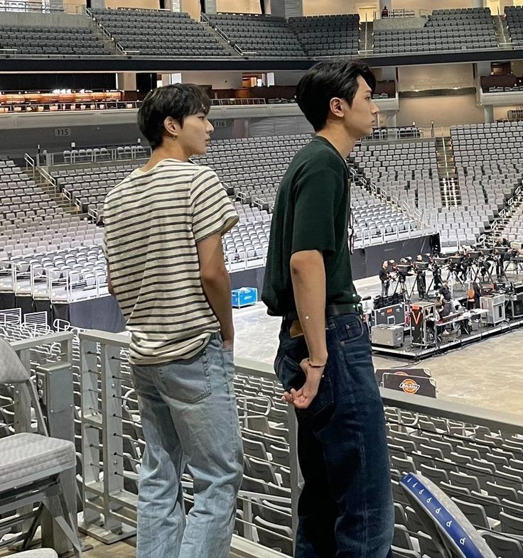 Eramnesia_19's tweet photo. JayWon with my future profession https://t.co/2WNdQShIqM